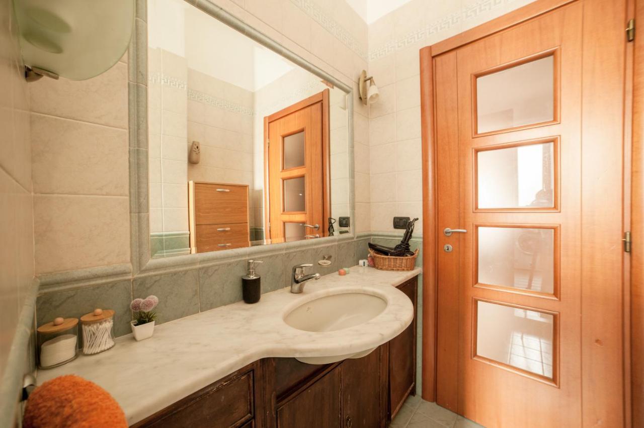 Cozy Room Stanza Close City Center In A Family House Stanza In Appartamento Condiviso Noi Viviamo In Casa Stanza In Affitto Turin Exterior foto